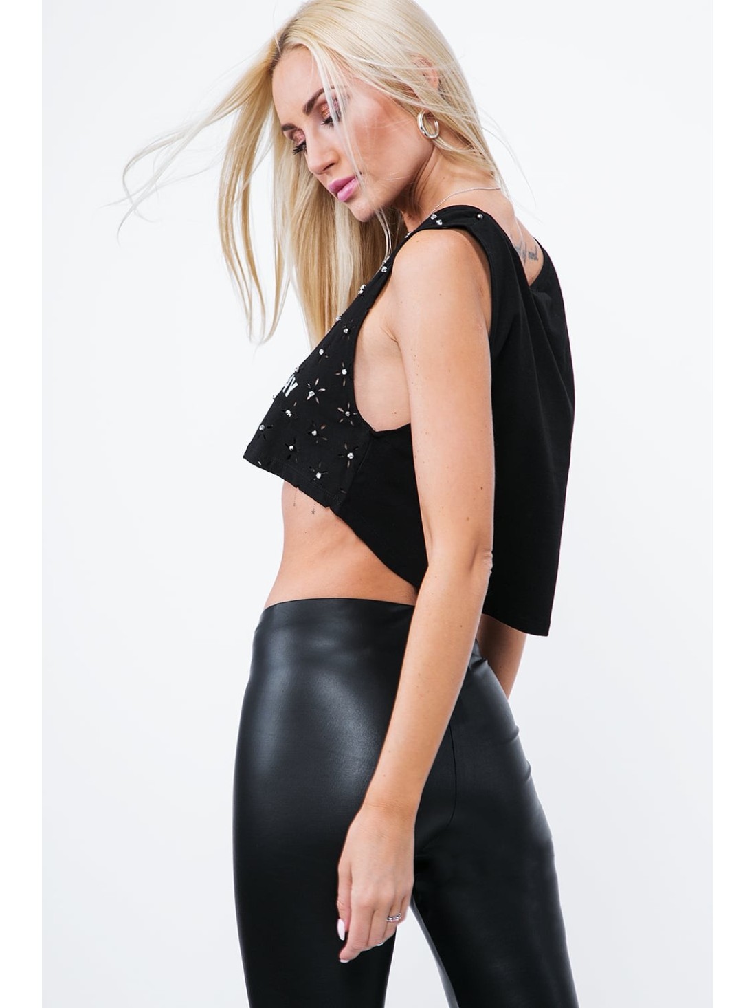 Asimetriškas crop top su užrašais, juodas ZZ1119 - Internetinė parduotuvė - Boutique